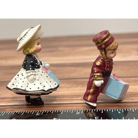 VTG HALLMARK QFM8499 MERRY MINIATURES MADAME ALEXANDER PARK AVE WENDY & ALEX - Picture 8 of 12